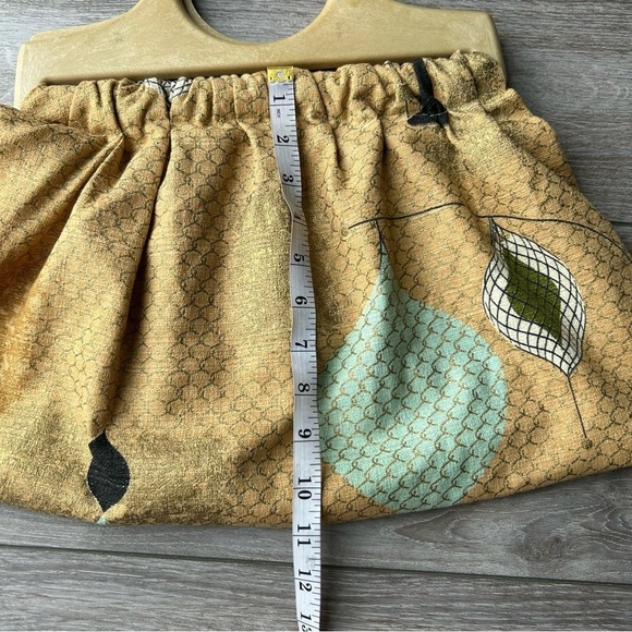 Elegant Beige Patterned Handbag - Picture 9 of 10